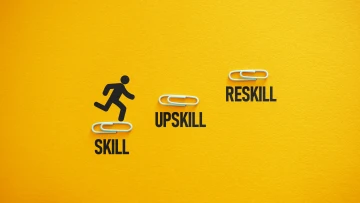 Upskilling i reskilling, czyli planowanie rozwoju kompetencji w erze AI